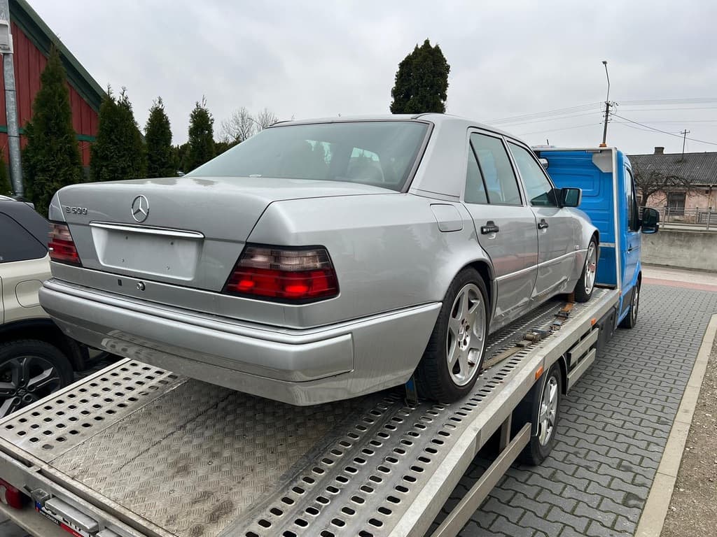 Transport auta zabytkowego na lawecie HELP-CAR Transport auta zabytkowego na lawecie HELP-CAR