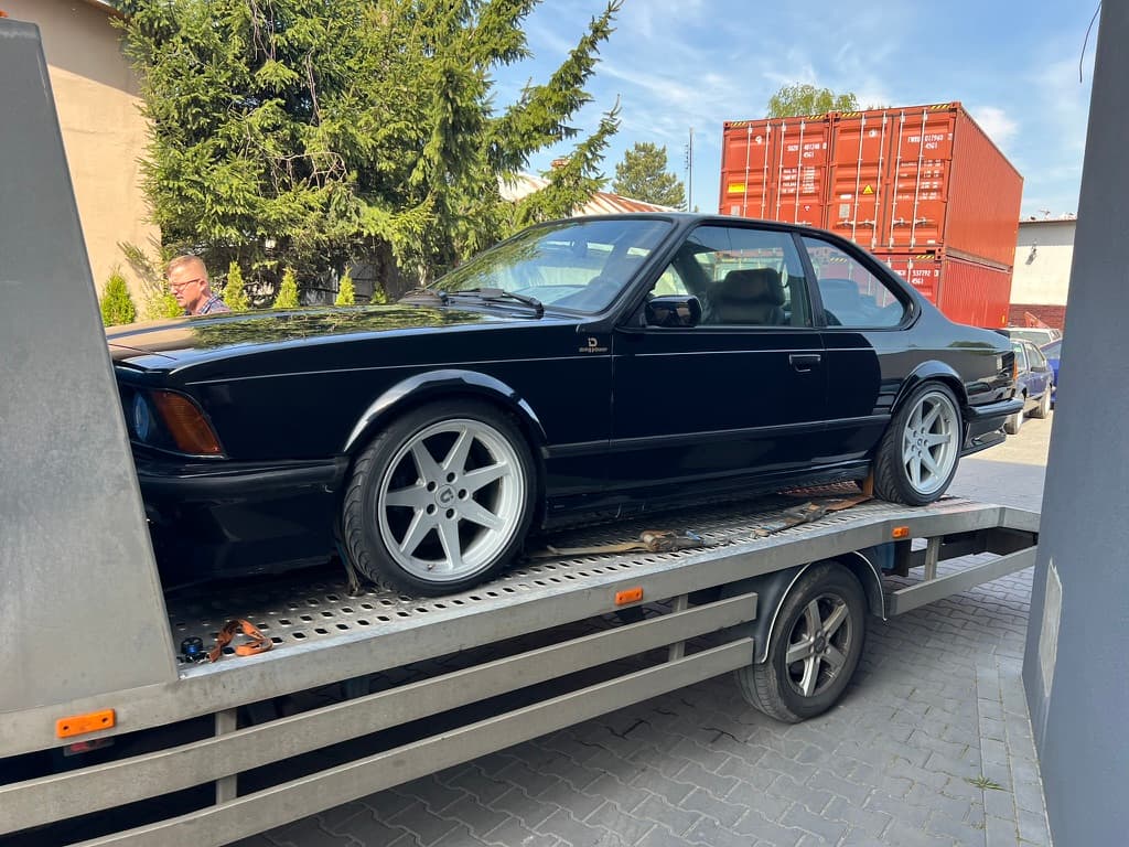 Transport auta zabytkowego na lawecie HELP-CAR Transport auta zabytkowego na lawecie HELP-CAR