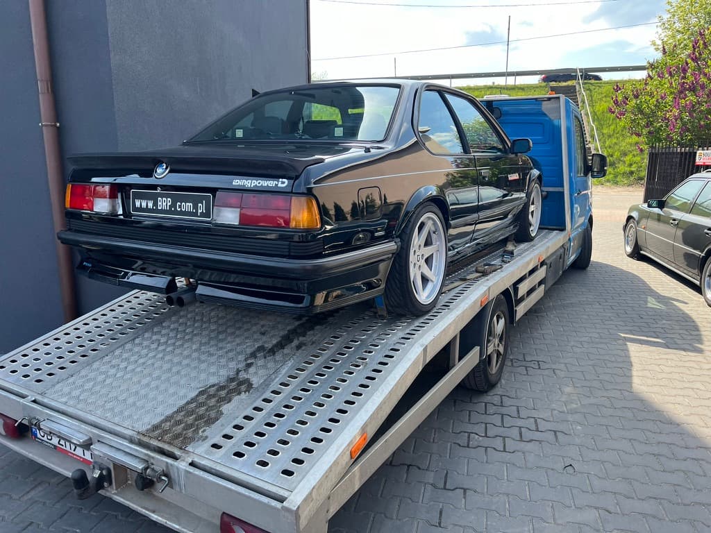 Transport auta zabytkowego na lawecie HELP-CAR Transport auta zabytkowego na lawecie HELP-CAR