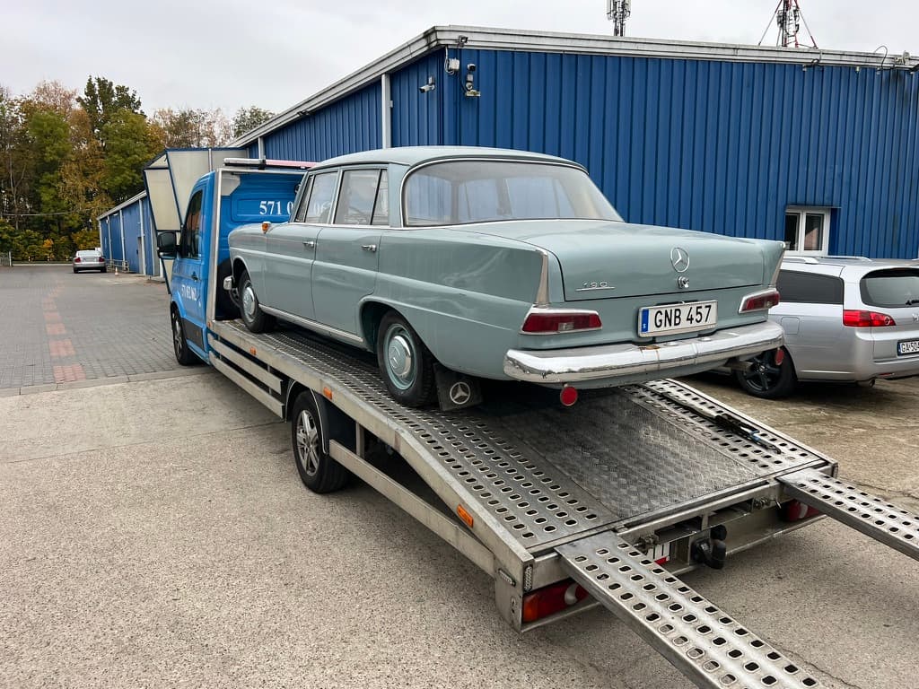 Transport auta zabytkowego na lawecie HELP-CAR Transport auta zabytkowego na lawecie HELP-CAR