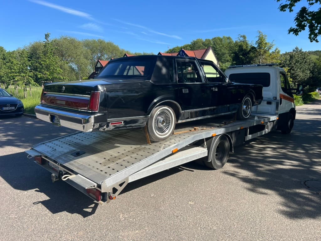 Transport auta zabytkowego na lawecie HELP-CAR Transport auta zabytkowego na lawecie HELP-CAR