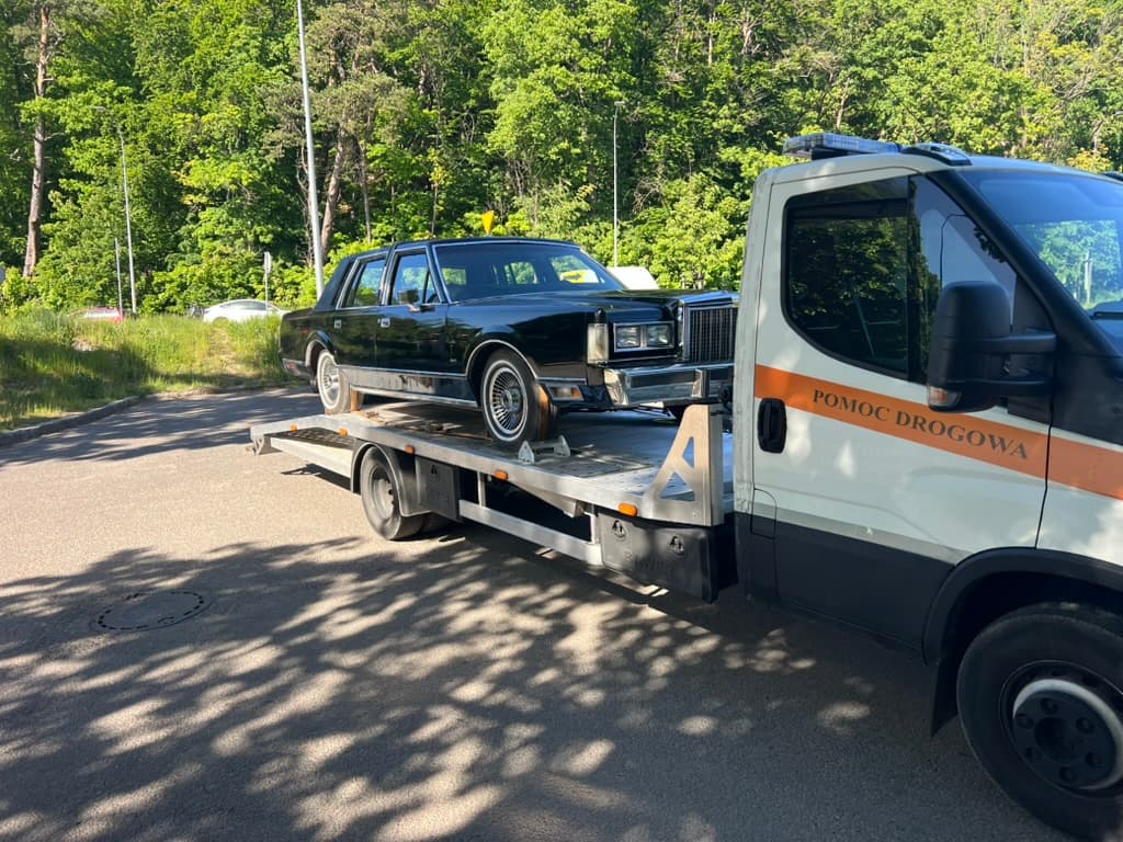 Transport auta zabytkowego na lawecie HELP-CAR Transport auta zabytkowego na lawecie HELP-CAR