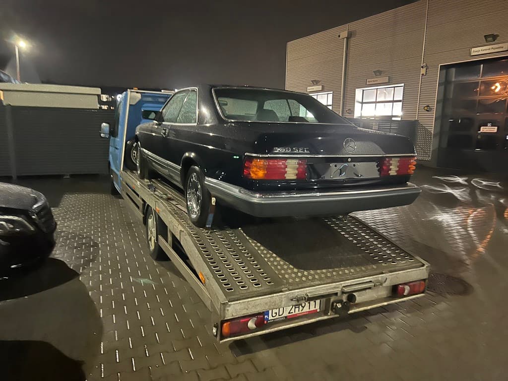 Transport auta zabytkowego na lawecie HELP-CAR Transport auta zabytkowego na lawecie HELP-CAR