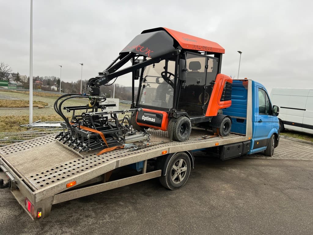 Transport pojazdu specjalnego na lawecie HELP-CAR Transport pojazdu specjalnego na lawecie HELP-CAR