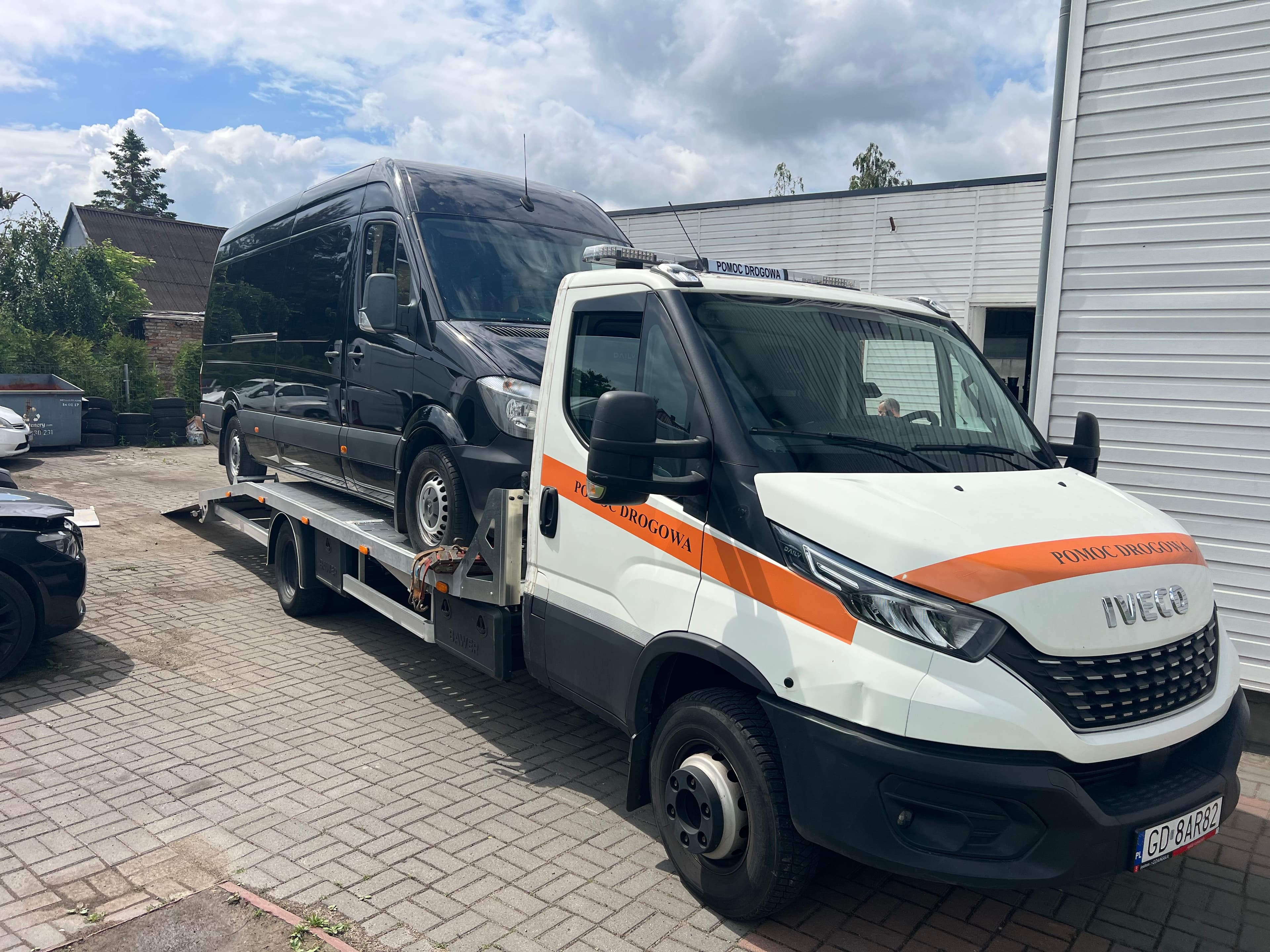 Transport busa dostawczego HELP-CAR Transport busa dostawczego HELP-CAR